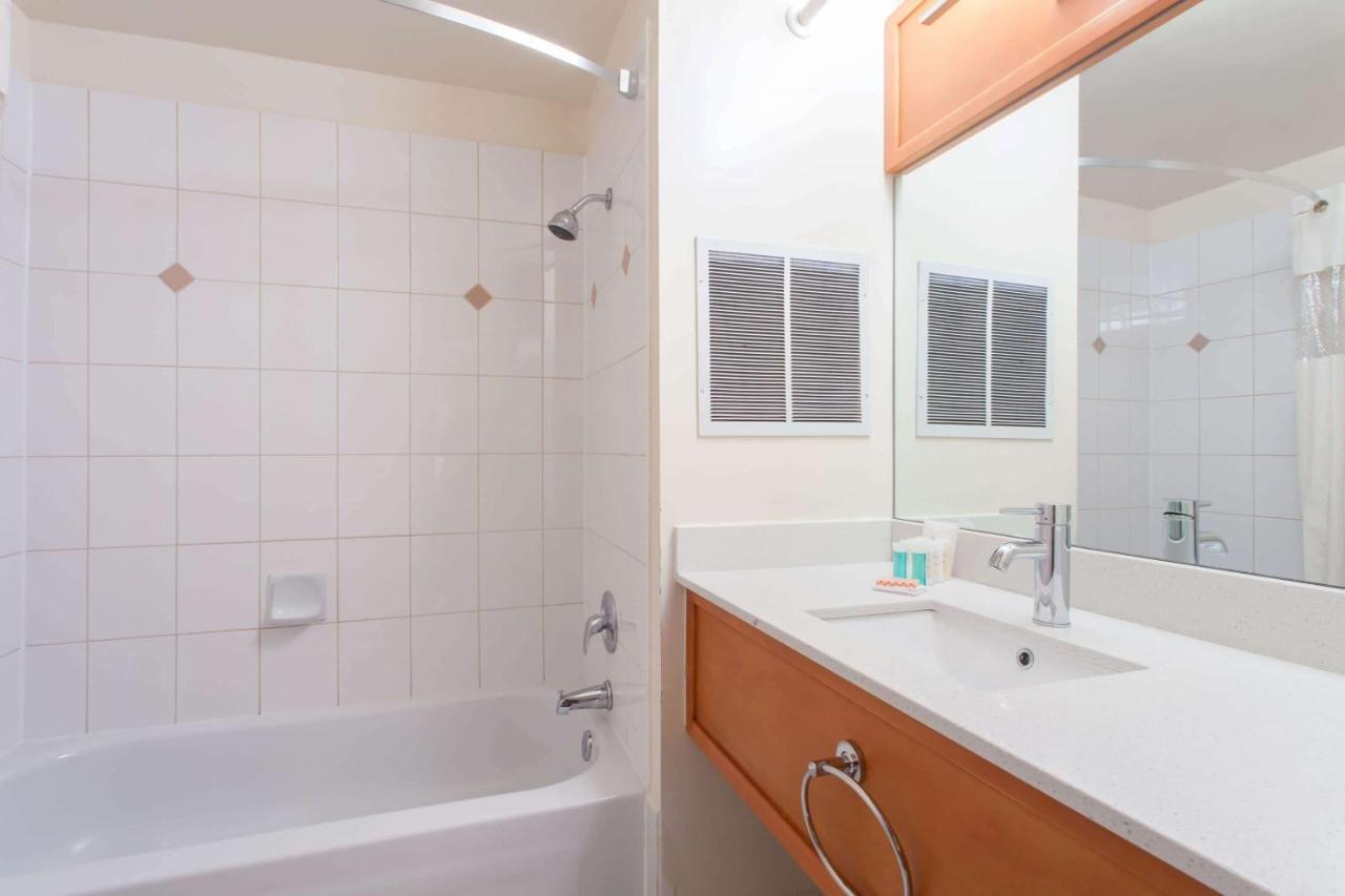 Howard Johnson By Wyndham Vancouver Downtown Εξωτερικό φωτογραφία