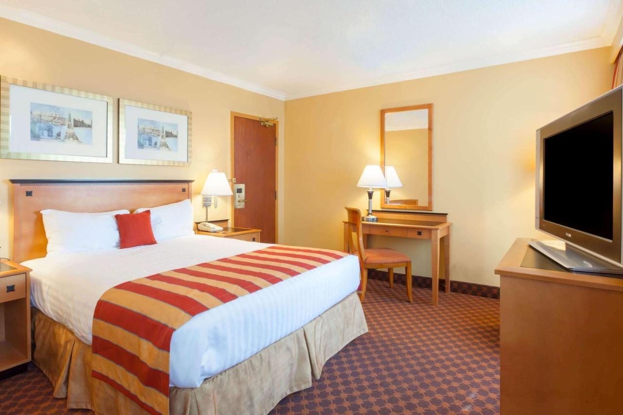 Howard Johnson By Wyndham Vancouver Downtown Εξωτερικό φωτογραφία