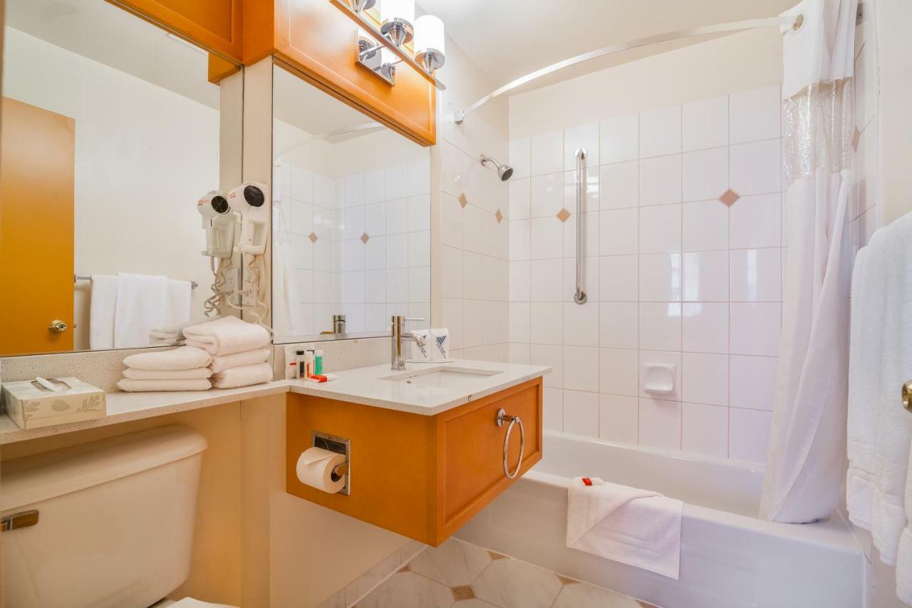 Howard Johnson By Wyndham Vancouver Downtown Εξωτερικό φωτογραφία
